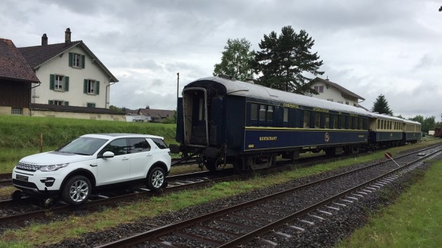 Land Rover Discovery Sport Pulls 100-tonne Train