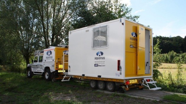 R2R Welfare transports 18 people from the track access point to the rail worksite quickly & efficiently under live OLE.